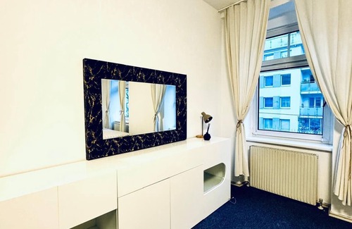Meidling Apartamento | Spacious 7BR Apartment Prime Location