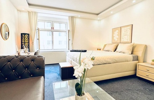 Meidling Apartamento | Spacious 7BR Apartment Prime Location