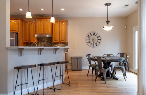 Woodstock Casa | Spacious 7BR for 12 | Private BKYD & New Amenities