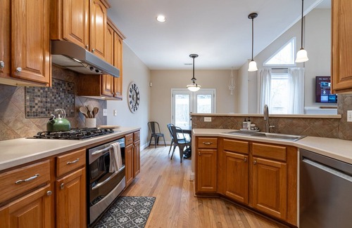 Woodstock Casa | Spacious 7BR for 12 | Private BKYD & New Amenities