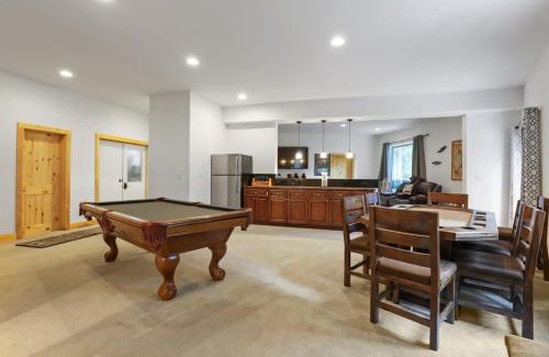 Blue River Casa | Spacious 7BR Lodge with Hot Tub Sauna and Mtn Views