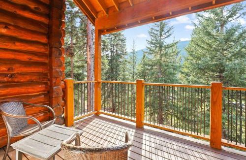 Blue River Casa | Spacious 7BR Lodge with Hot Tub Sauna and Mtn Views