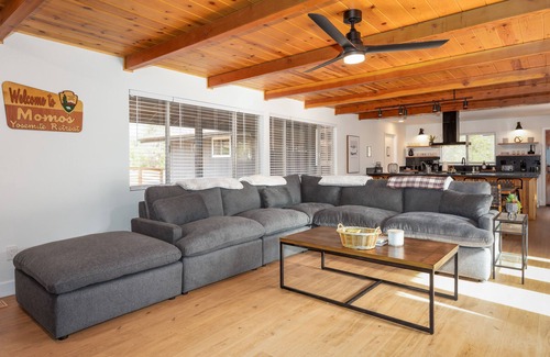 Yosemite Forks Casa | Spacious 7BR Yosemite Retreat - Hot Tub/Pet-Friendly