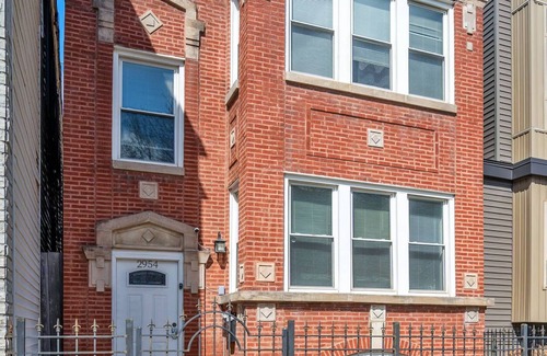 Avondale Casa | Spacious 8 BDRM + 2 Kitchens + Garage! Sleeps 16!