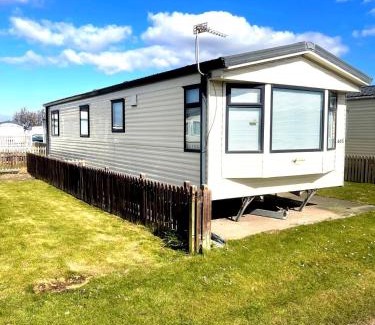 Burnham-on-Sea Otro | Spacious 8-Berth Caravan at Unity Beach Resort