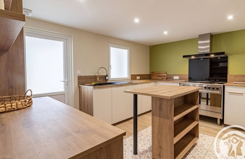 Blaison-Saint-Sulpice Cabaña | Spacious 8-bedroom cottage in Anjou vineyards
