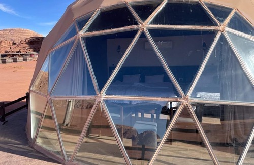 Wadi Rum Chalet De Esquí | Spacious 9-bedroom chalet in charming Wadi Rum Village with AC