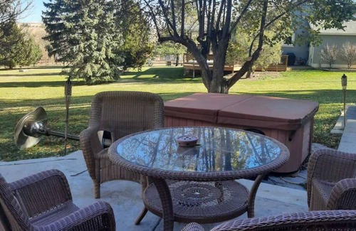 Greeley Casa | Spacious A frame house, 4 bedrooms, 3 bathrooms. Mountain style home. W/ lake