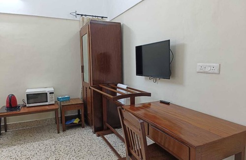 Palayam Apartamento | Spacious AC Bedroom with Attached Bathroom, in the Heart of Trivandrum