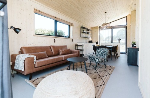 Ouddorp Chalet De Esquí | Spacious accommodation where your dog is also welcome