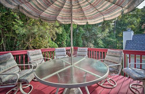 Acworth Casa | Spacious Acworth Home with Deck about 1 Mi to Lake