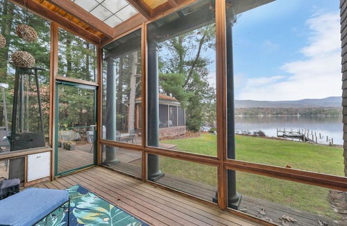 Moultonborough Casa | Spacious Adirondack sleeps 12 with stunning views of Castle In The Clouds
