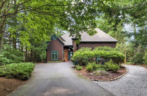 Moultonborough Casa | Spacious Adirondack sleeps 12 with stunning views of Castle In The Clouds