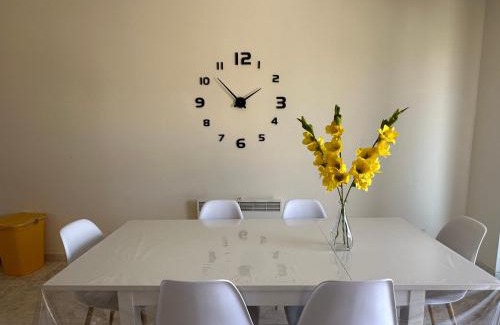 Qawra Apartamento | Spacious airy penthouse near Bugibba square