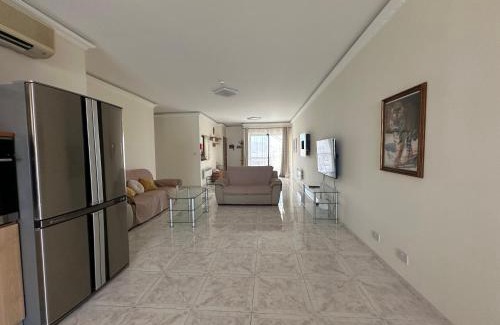 Qawra Apartamento | Spacious airy penthouse near Bugibba square
