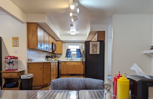 Columbus Casa | Spacious All-Star Sport House - 1 mile from NexusPark - Pet and Family Friendly!