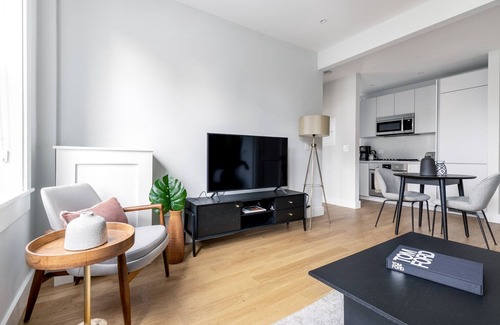 Brighton Apartamento | Spacious Allston 2BR w/ W/D in basement