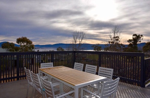 Jindabyne Casa | Spacious Alpine Escape with mountain & lake views