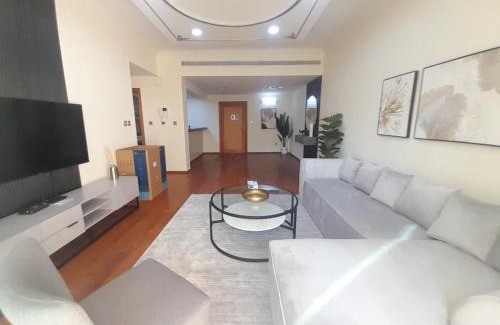 Madinat Zayed Apartamento | Spacious & Amazing 1 BR Apartment