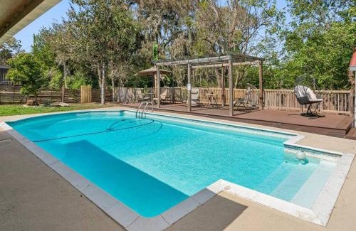 Brandon Casa | Spacious & Amazing Home w/Big Pool and Patio