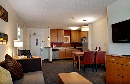 Egg Harbor Township Condominio | Spacious and Modern Suite in Egg Harbor Township