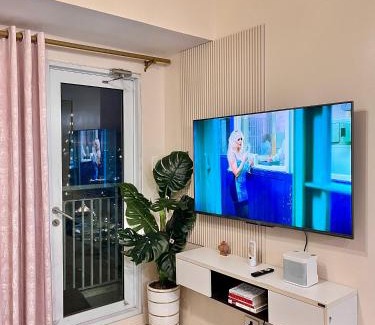 Santo Cristo Apartamento | Spacious and Aesthetic 2 Bedroom with City-View Balcony at Grass Residences QC
