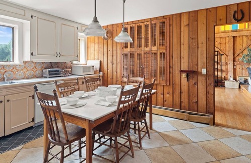 Moscow Casa | Spacious and authentic Vermont retreat in the heart of Stowe; Perfect for groups