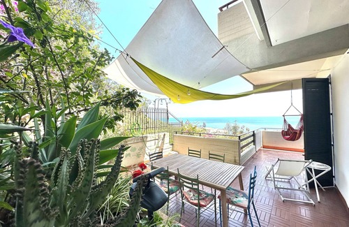 Aci Trezza Apartamento | Amplio y luminoso apartamento con amplia terraza y vista al mar.