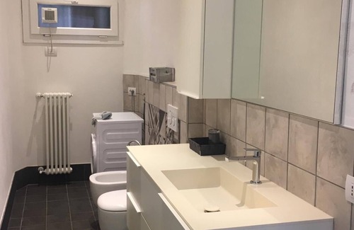 Angera Apartamento | Apartamento amplio y luminoso en una excelente ubicación.