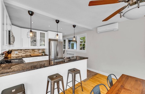 Westboro Casa | Spacious and Bright Hidden Gem in Trendy Westboro!