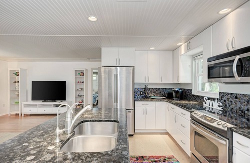 Englewood Apartamento | Spacious and bright two bedroom two bath in the perfect location for relaxation!