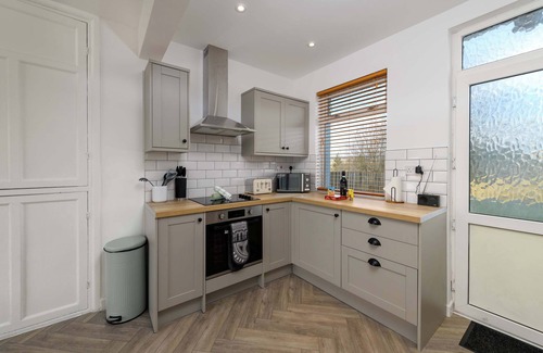 Neath Casa | Spacious and Comfortable 3 Bedroom Welsh Retreat