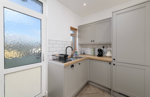 Neath Casa | Spacious and Comfortable 3 Bedroom Welsh Retreat