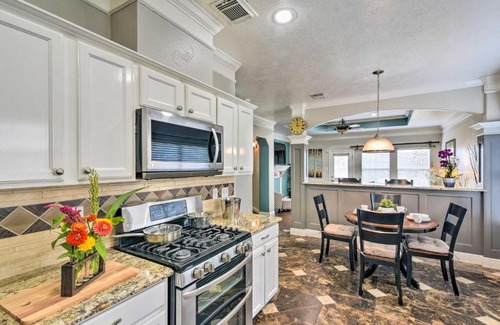 Katy Casa | Spacious and Central Katy Retreat 27 Mi to Houston!