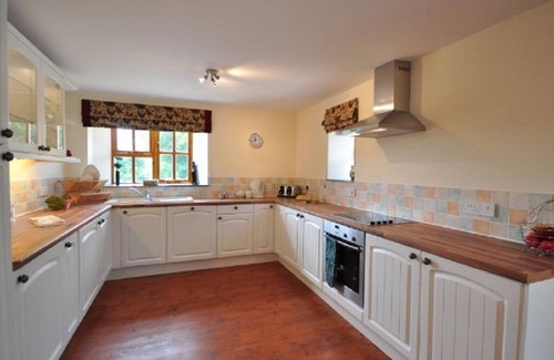 Hartland Casa | Spacious and Characterful 2 bedroom Detached Barn Conversion close to coast.