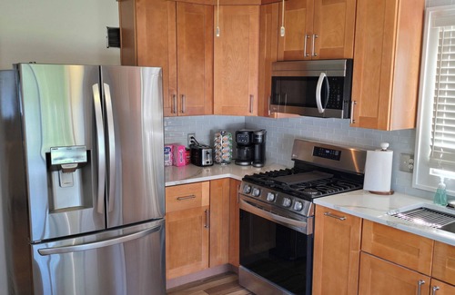 Benson Casa | Spacious and Charming 3-bedroom house with WiFi, AC in beautiful Omaha