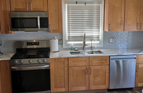 Benson Casa | Spacious and Charming 3-bedroom house with WiFi, AC in beautiful Omaha