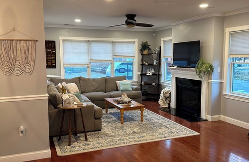 Salisbury Casa | Spacious and Charming 6-Bed Beach House in Salisbury