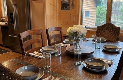 Tomahawk Casa | Spacious and Charming 3BR 3BA 2 Story Log Home, Canoe, Kayaks Included