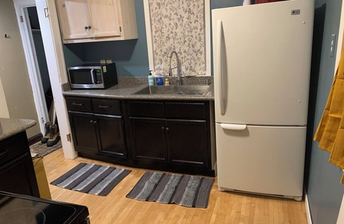 Robbinsdale Casa | Spacious and comfortable! A charming gem, located on Victory Memorial Parkway.