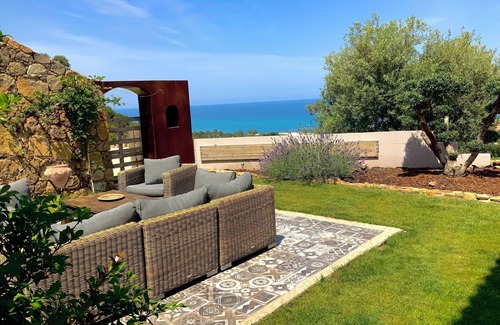 Sari-Solenzara Villa | Spacious and comfortable house with sea and vineyard view.