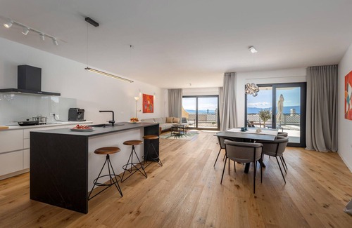 Kostrena Casa | Spacious and comfortable cottage with swimming pool and great views of the sea.