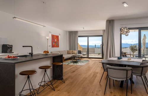 Kostrena Casa | Spacious and comfortable cottage with swimming pool and great views of the sea.