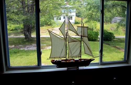 Boothbay Harbor Casa | Camina a la ciudad desde el elegante New England Home.