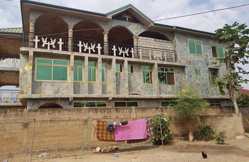 Nungua Villa | Casa espaciosa y confortable en Klagon (Tema)