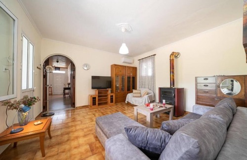 Sami Casa | Spacious and comfortable house within very short walking distance to beach