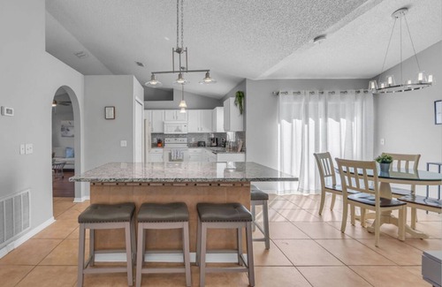 Sandalwood Casa | Spacious and Comfy 4b/2bath Family friendly and Quiet neighborhood
