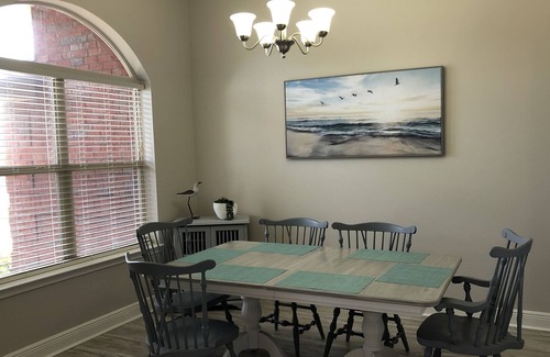 Gulf Breeze Casa | SPACIOUS and COZY 4 bedroom home w pool & spa