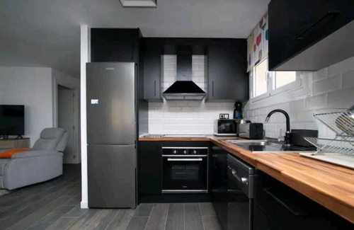 Cabo de las Huertas Apartamento | Spacious and Stylish 3 Bedroom Apartment- 4min walk to beach