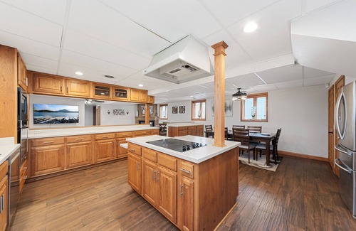 Fox Valley Casa | Spacious and family friendly getaway. 8 mins from Chicago Premium Outlet Mall.